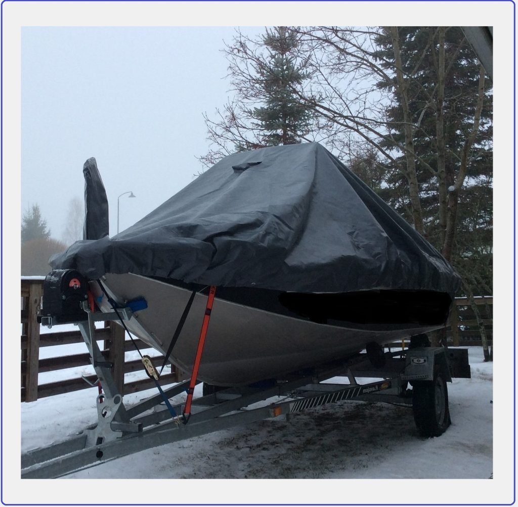 vene kuomun alla talvella,