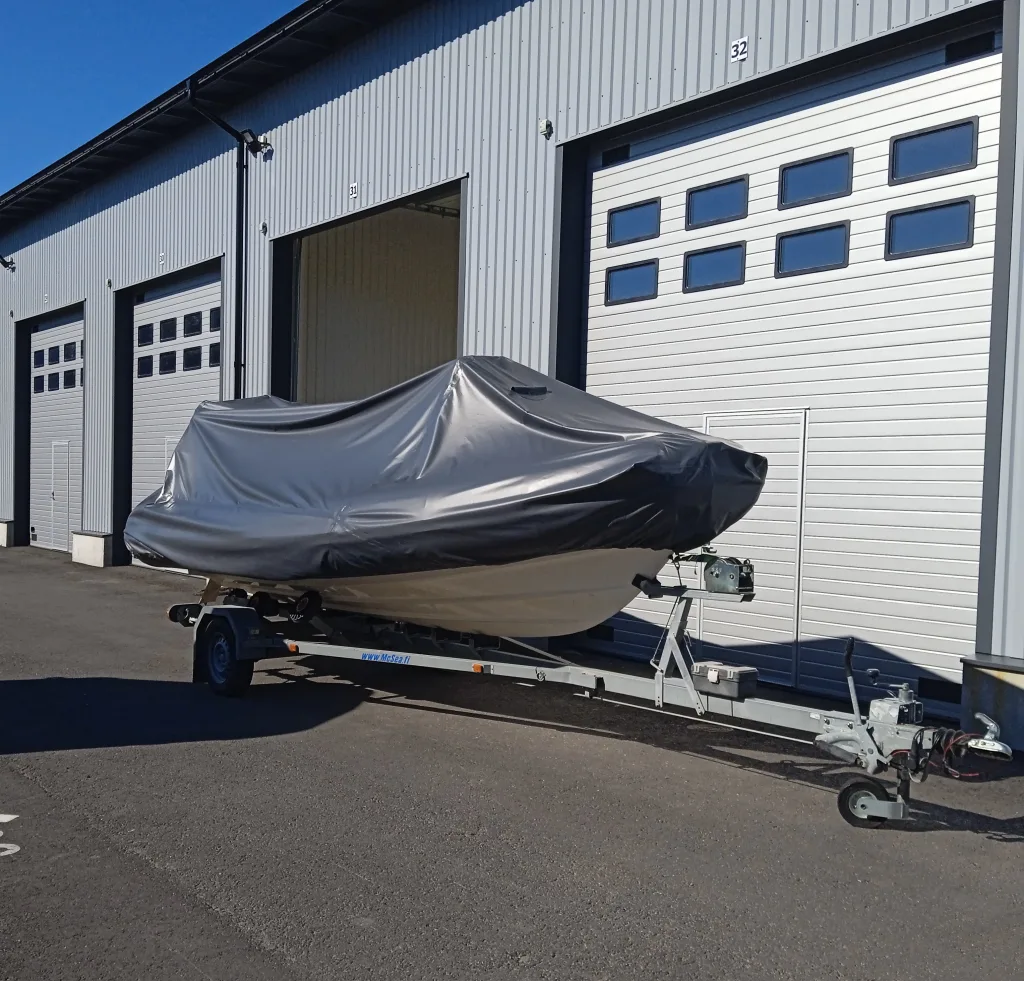 Suojapeite RIB-veneelle trailerilla