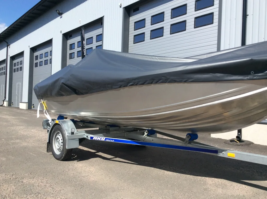Slidstærkt bådovertræk til opbevaring