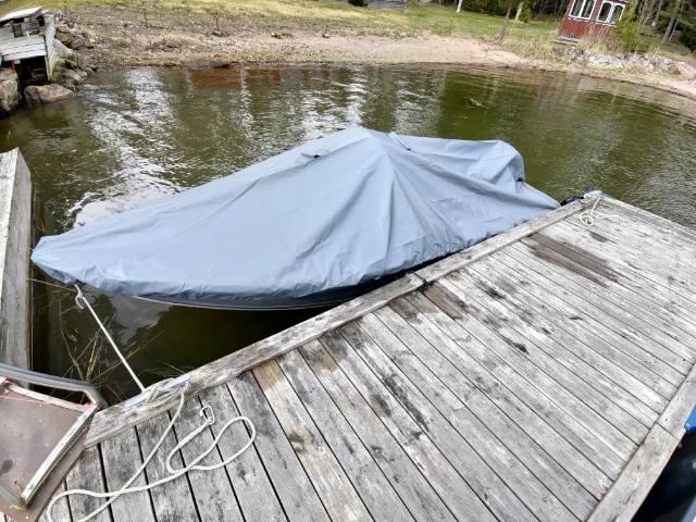 satamapeite veneeseen laiturissa